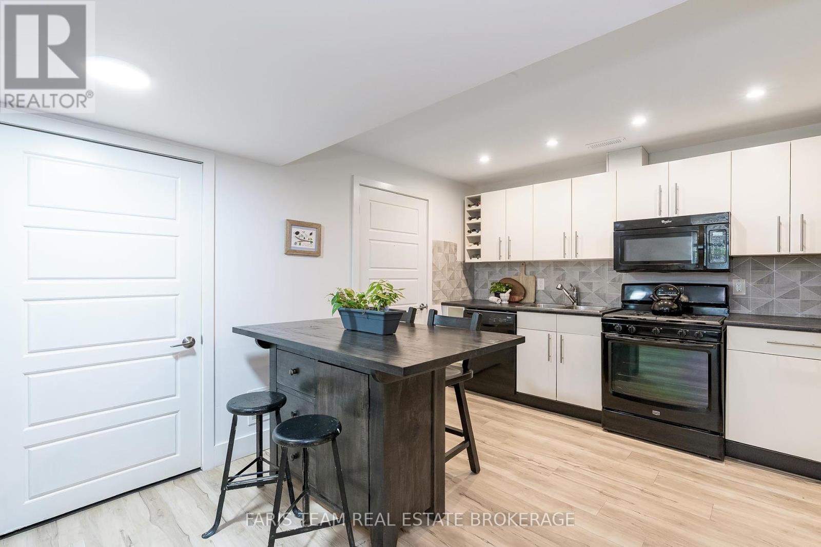 1 Carter Street, Bradford West Gwillimbury, Ontario  L3Z 0L2 - Photo 33 - N12419660