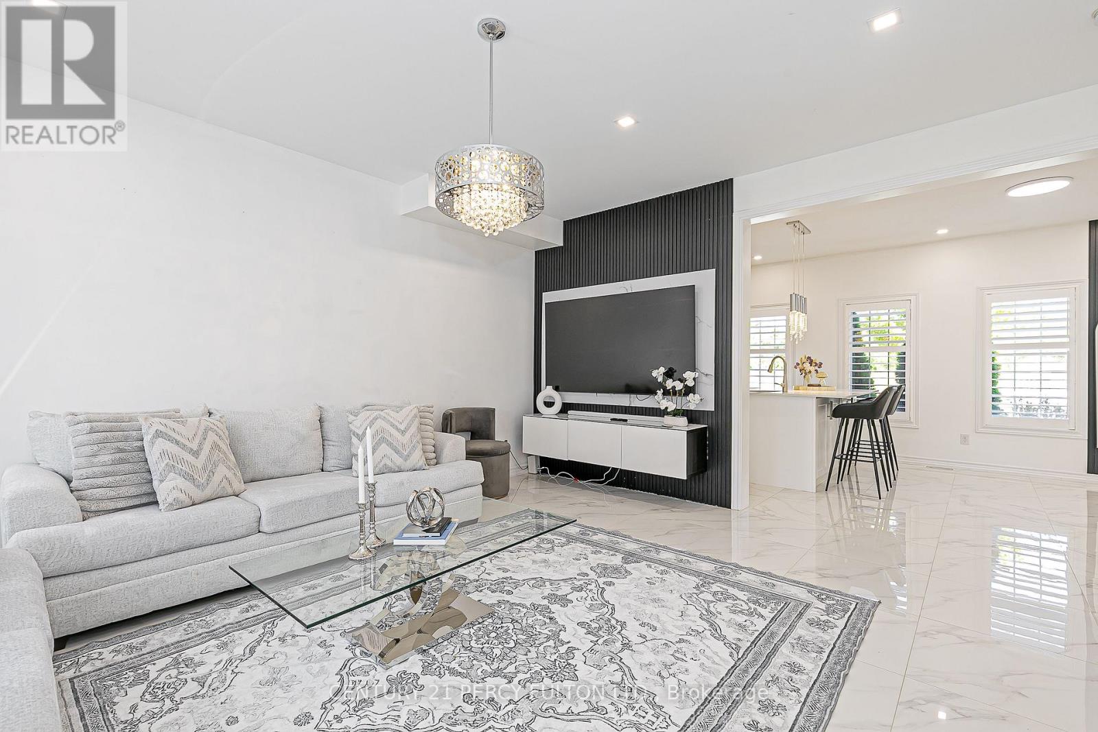 29 Vettese Court, Markham, Ontario  L6B 0V6 - Photo 13 - N12419665