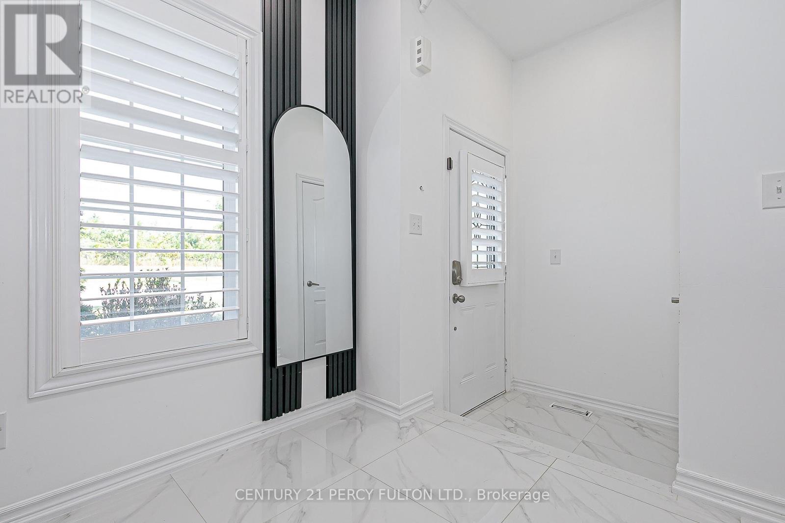 29 Vettese Court, Markham, Ontario  L6B 0V6 - Photo 4 - N12419665