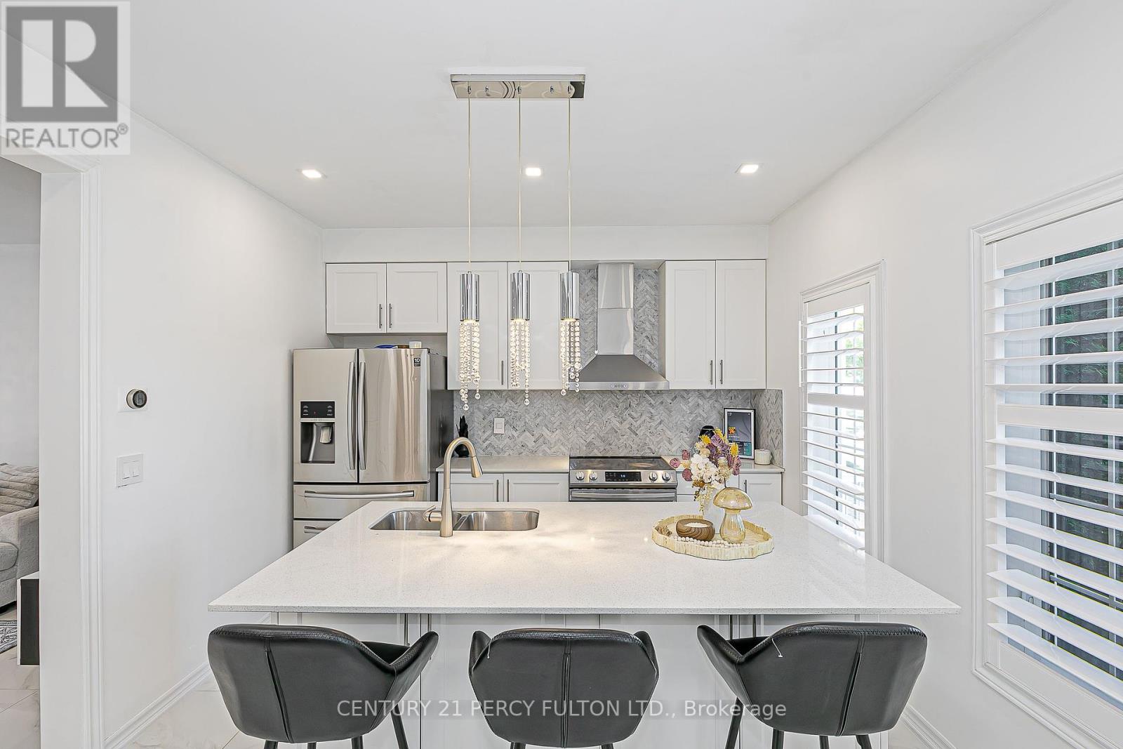 29 Vettese Court, Markham, Ontario  L6B 0V6 - Photo 6 - N12419665