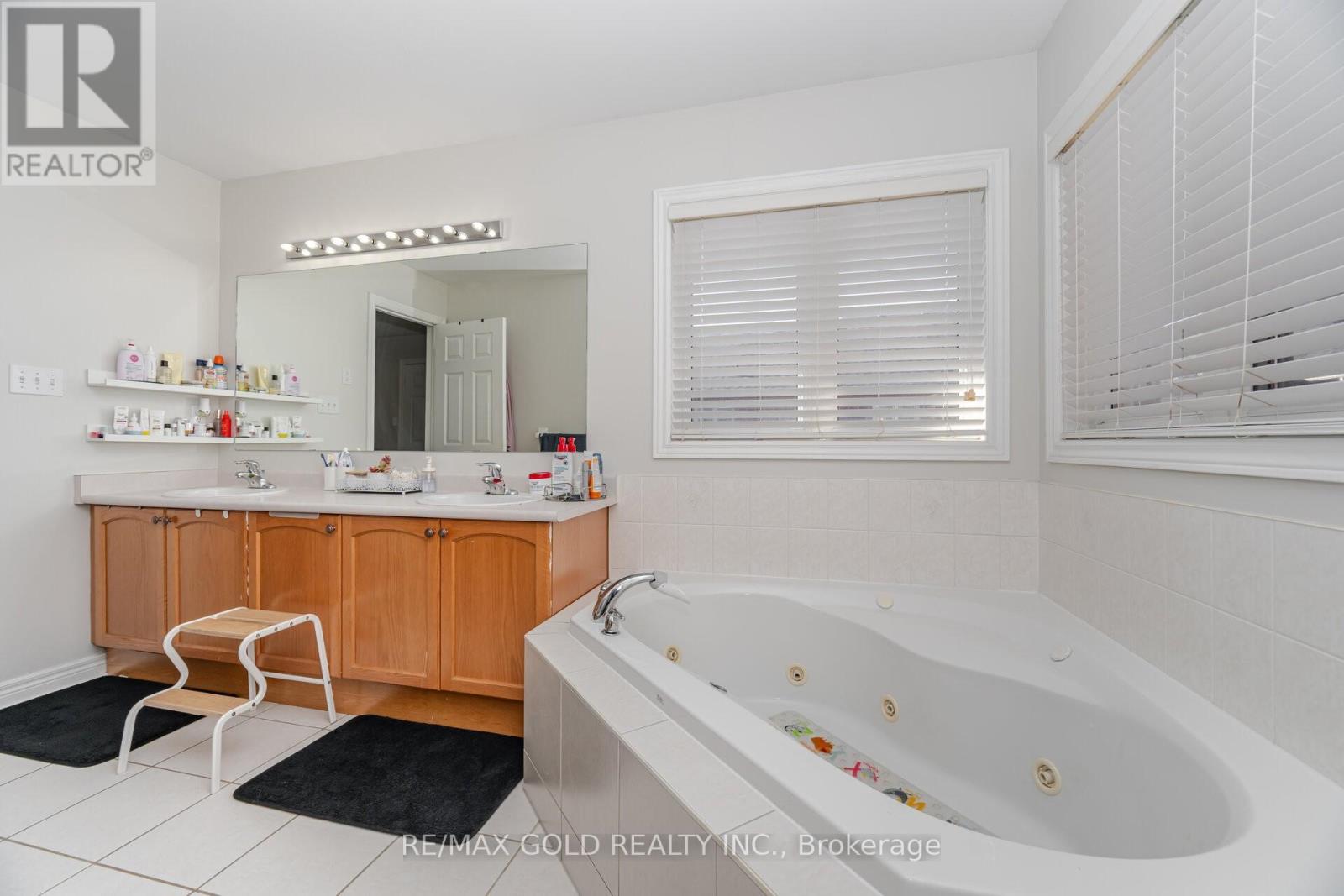 26 Freshmeadow Street, Brampton, Ontario  L6P 2H5 - Photo 17 - W12419637