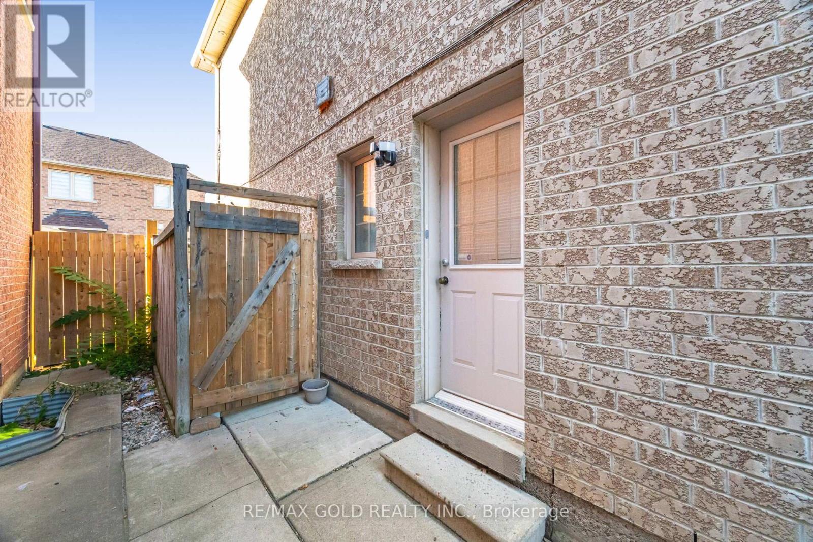 26 Freshmeadow Street, Brampton, Ontario  L6P 2H5 - Photo 27 - W12419637