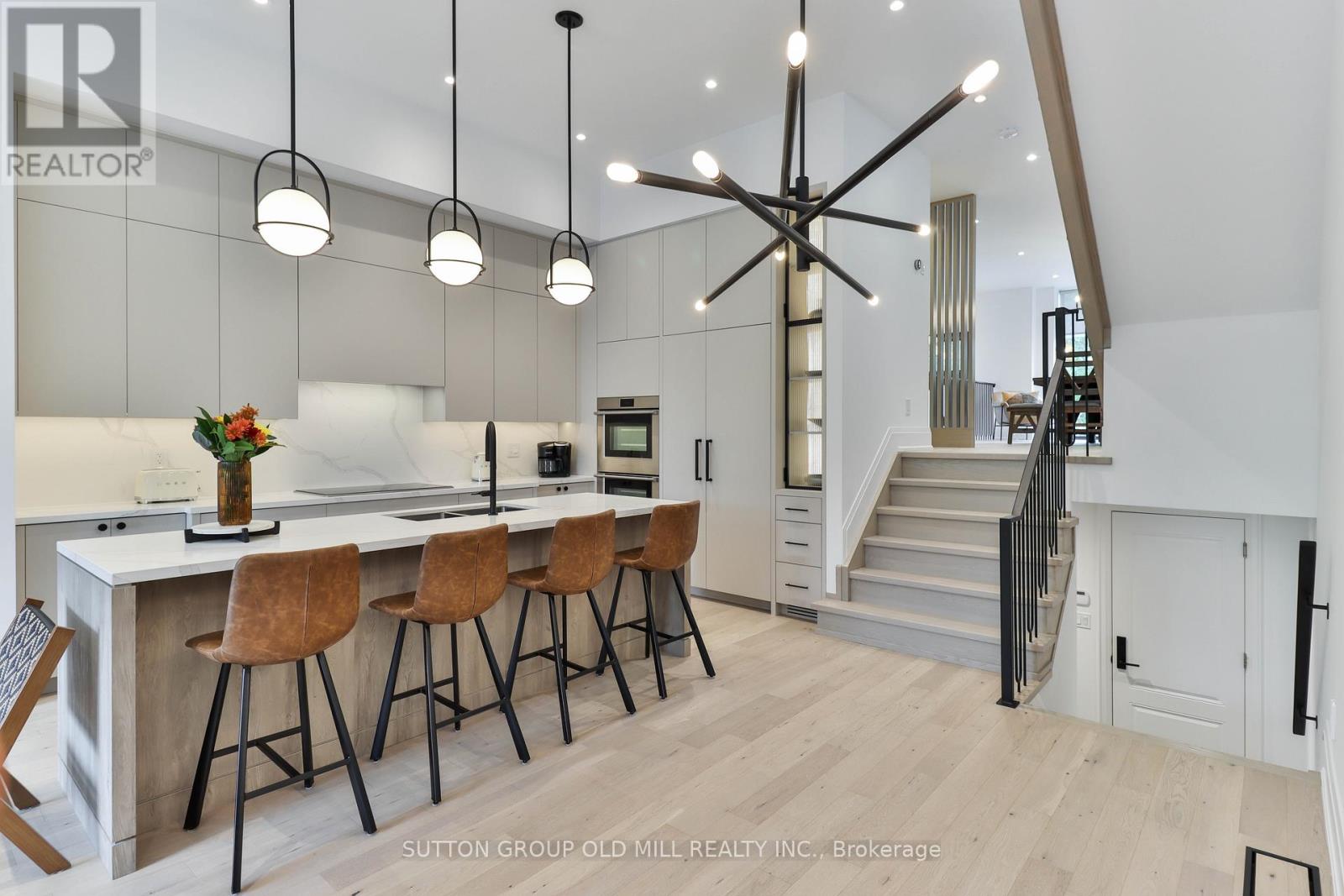 216 Delta Street, Toronto, Ontario  M8W 4E6 - Photo 12 - W12419649