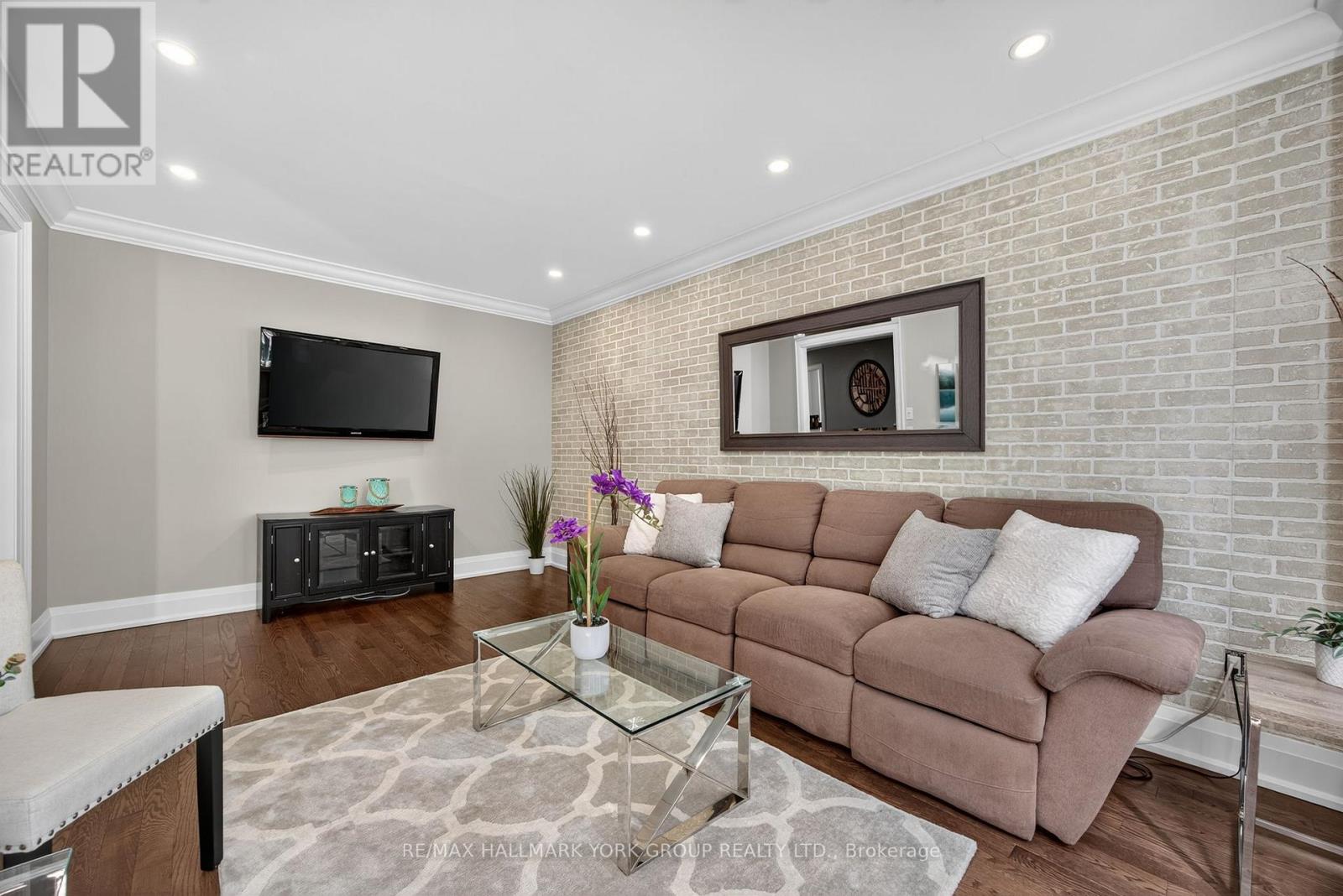 654 Lyman Boulevard, Newmarket, Ontario  L3X 1V9 - Photo 7 - N12418081