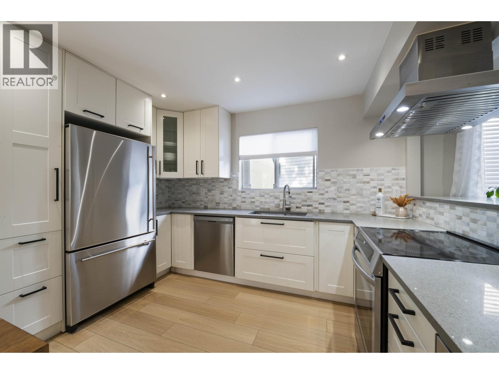 1261 River Drive, Coquitlam, British Columbia  V3E 1N7 - Photo 9 - R3050619