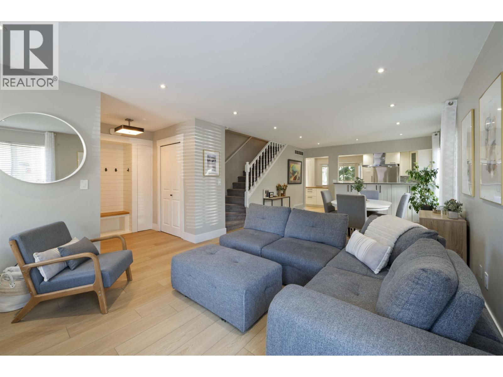 1261 River Drive, Coquitlam, British Columbia  V3E 1N7 - Photo 2 - R3050619