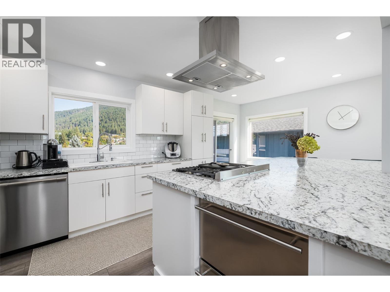 1504 Hillside Street, Creston, British Columbia V0B 1G0 - Photo 4 - 10363666