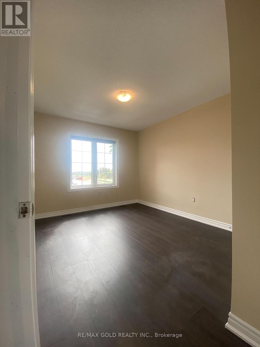 2242 Grainger Loop, Innisfil, Ontario  L9S 0N1 - Photo 5 - N12418639
