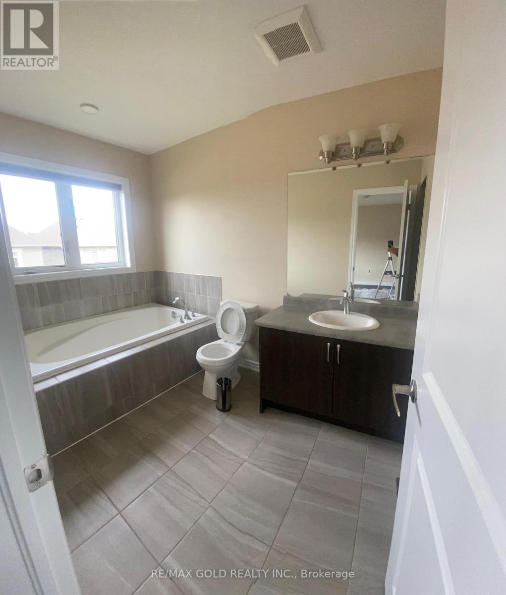 2242 Grainger Loop, Innisfil, Ontario  L9S 0N1 - Photo 8 - N12418639