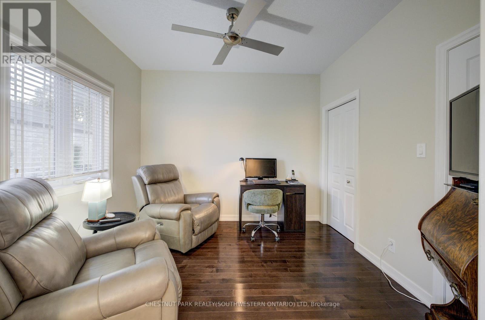 15 - 900 Doon Village Road, Kitchener, Ontario  N2P 1A4 - Photo 13 - X12419615