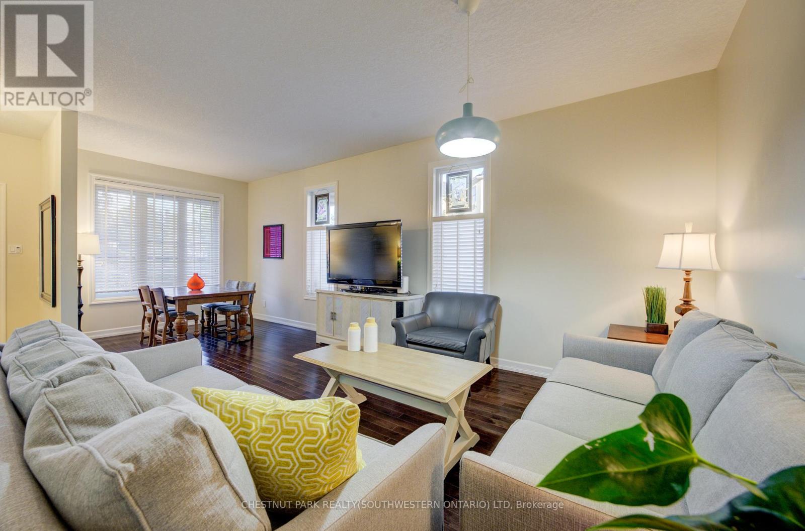 15 - 900 Doon Village Road, Kitchener, Ontario  N2P 1A4 - Photo 6 - X12419615
