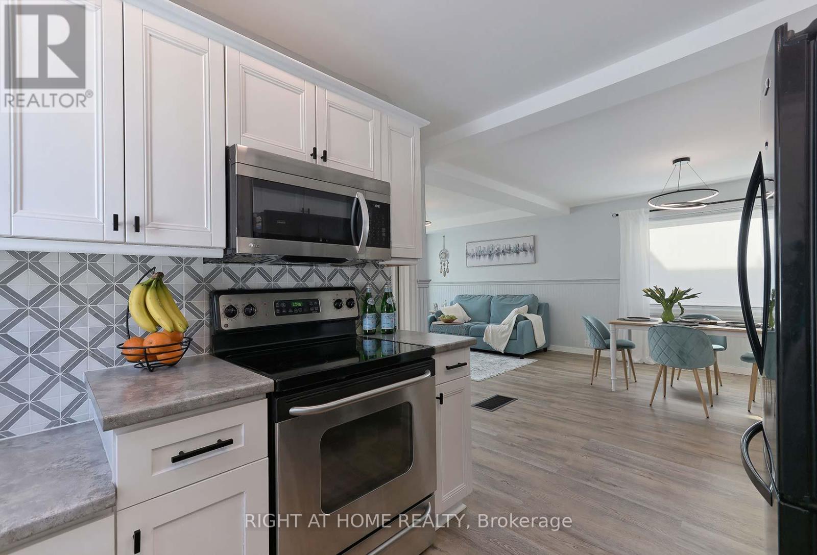 27 Brighton Avenue, St. Catharines, Ontario  L2M 5S6 - Photo 10 - X12419619