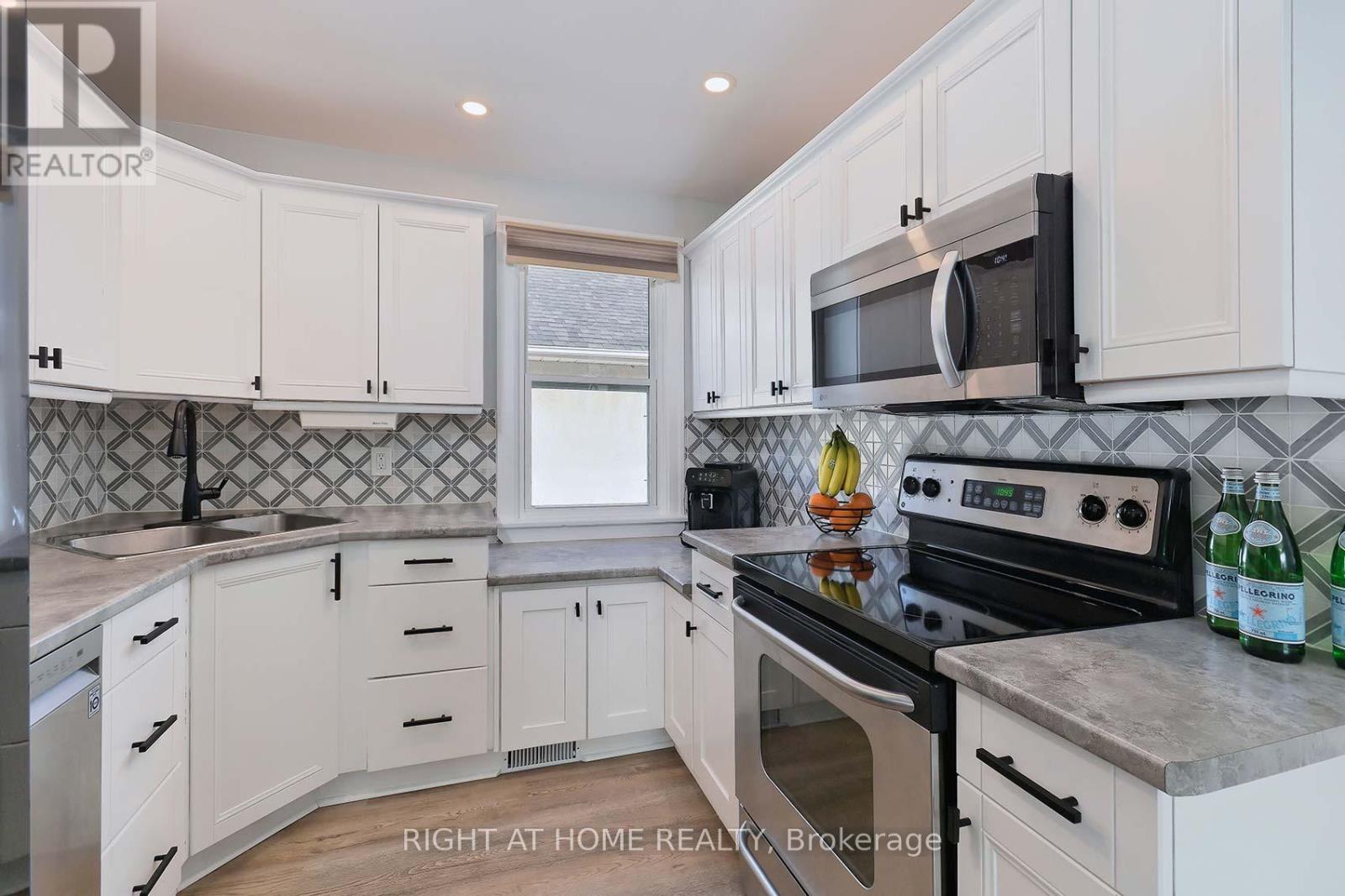 27 Brighton Avenue, St. Catharines, Ontario  L2M 5S6 - Photo 11 - X12419619