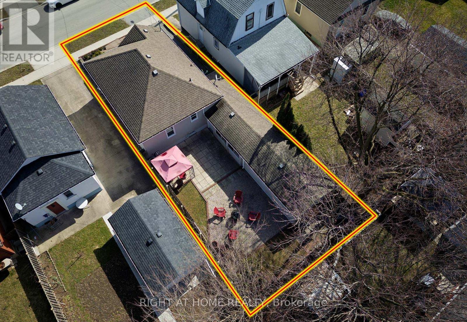 27 Brighton Avenue, St. Catharines, Ontario  L2M 5S6 - Photo 37 - X12419619