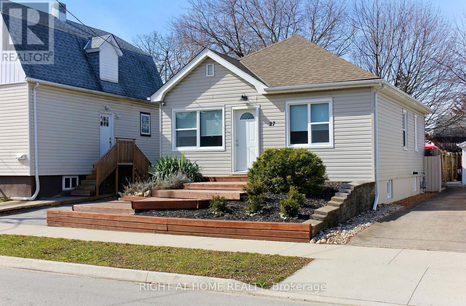 27 Brighton Avenue, St. Catharines, Ontario  L2M 5S6 - Photo 39 - X12419619