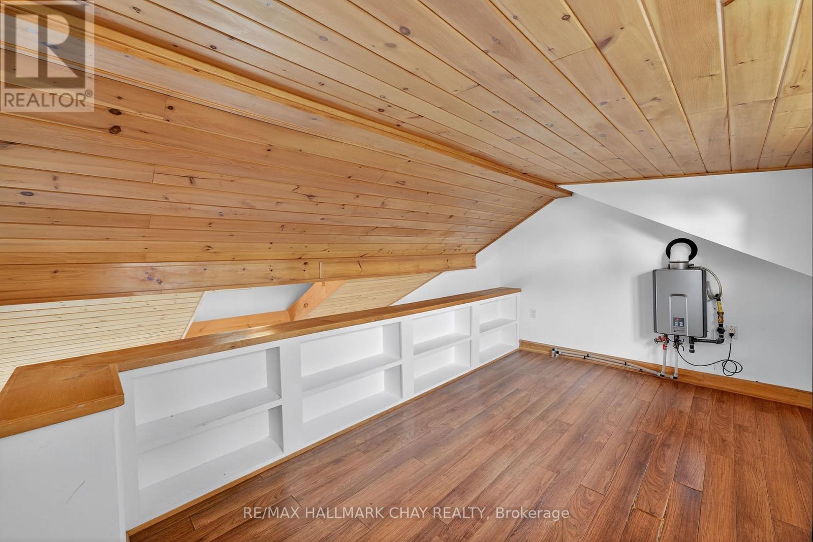 44 Pleasant Avenue S, Fort Erie, Ontario  L0S 1N0 - Photo 11 - X12419656