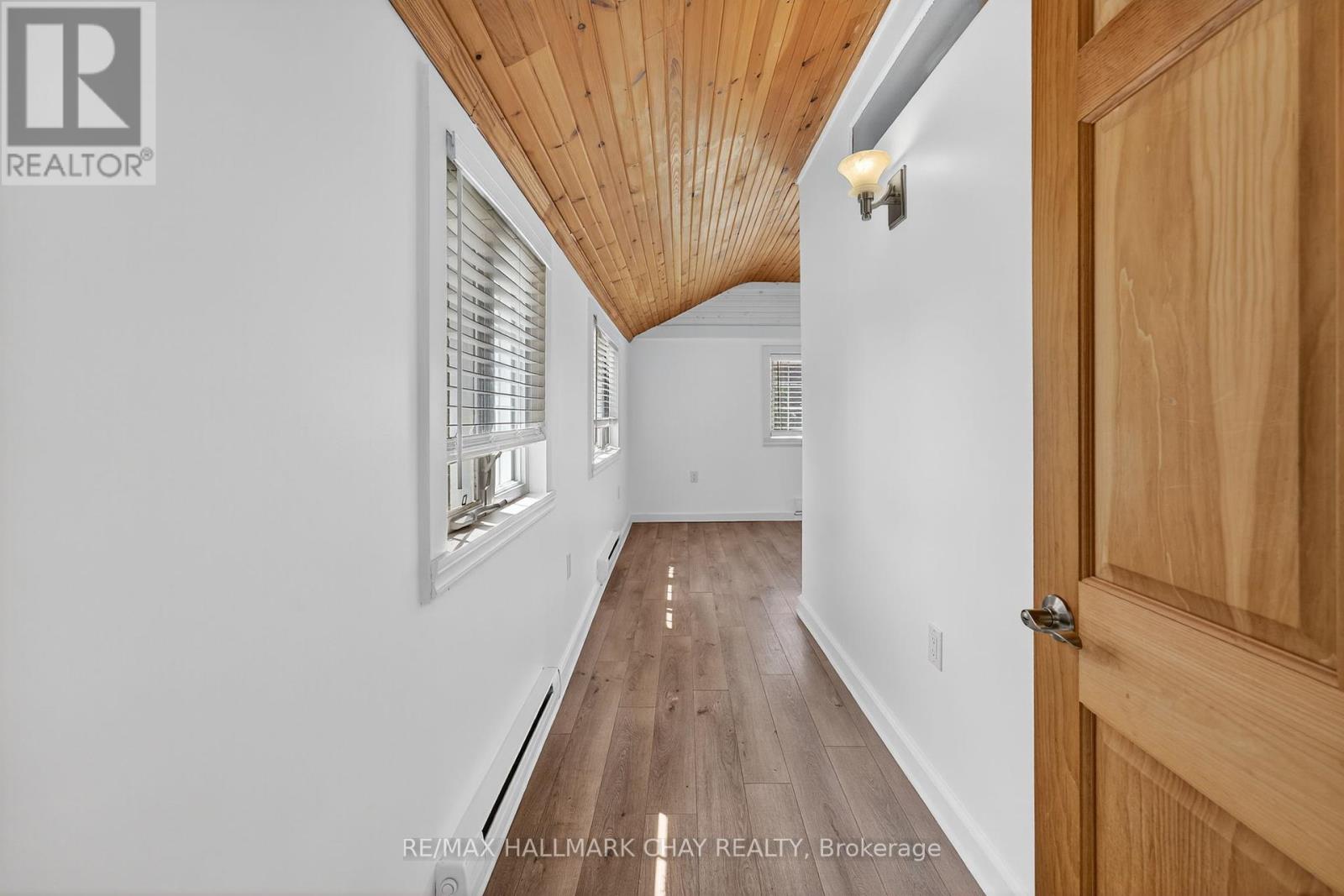 44 Pleasant Avenue S, Fort Erie, Ontario  L0S 1N0 - Photo 15 - X12419656