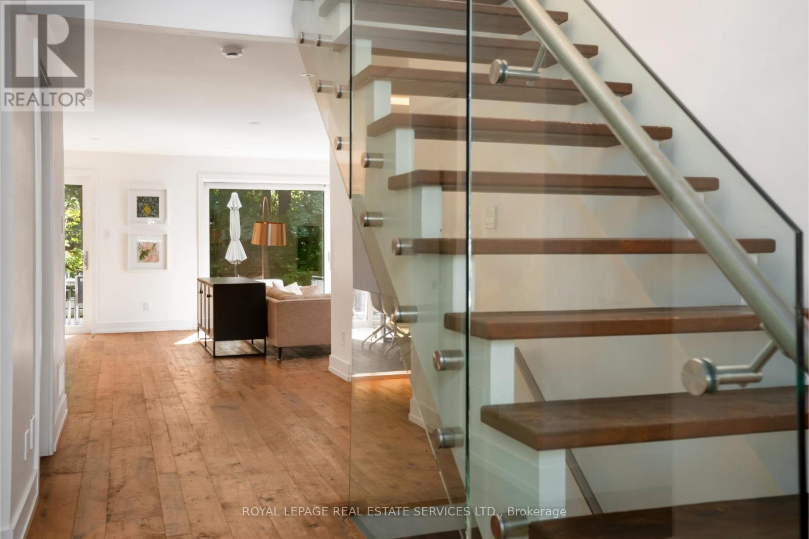 Property at 15 PINEHURST CRESCENT image 3