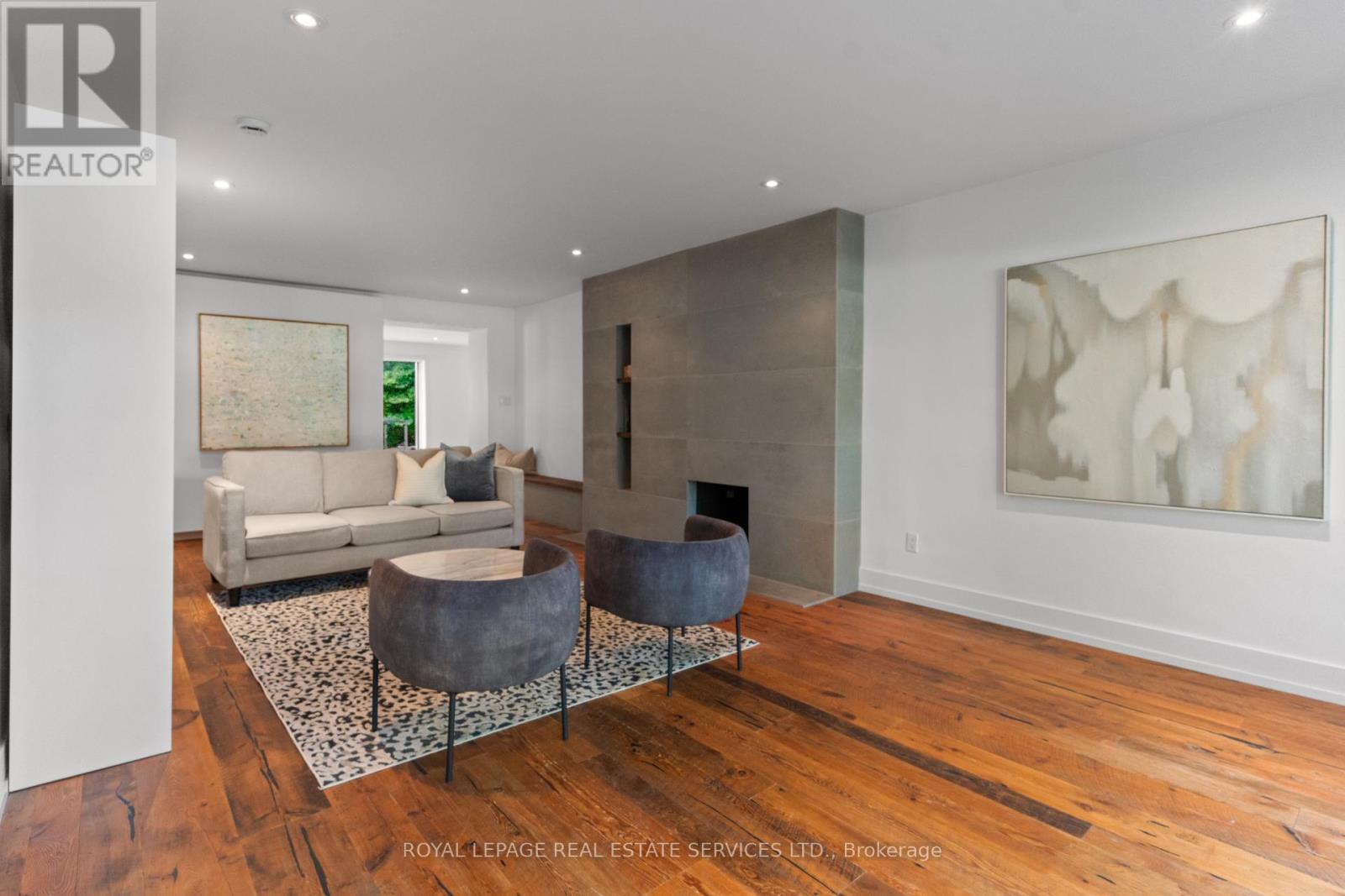 Property at 15 PINEHURST CRESCENT image 4