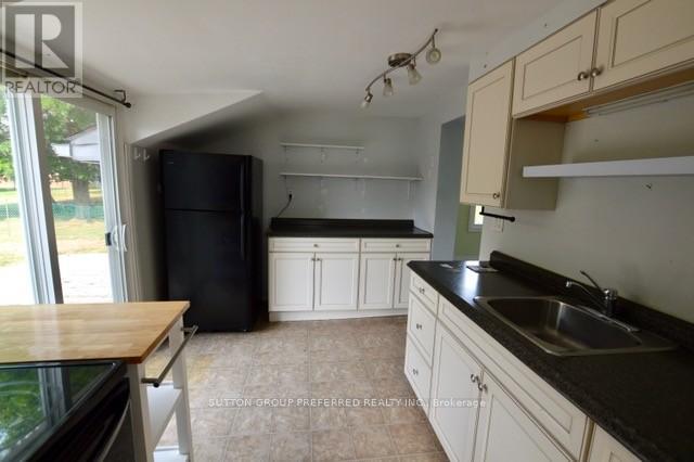 254 King Street, Southwest Middlesex, Ontario  N0L 1J0 - Photo 7 - X12291659