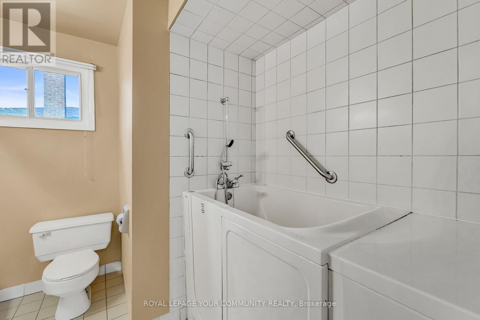 6 Hentob Court, Toronto, Ontario  M9V 2X1 - Photo 18 - W12400001