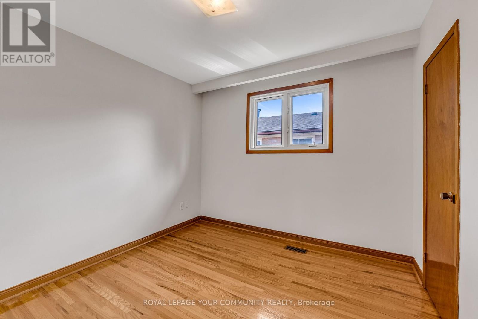 6 Hentob Court, Toronto, Ontario  M9V 2X1 - Photo 21 - W12400001