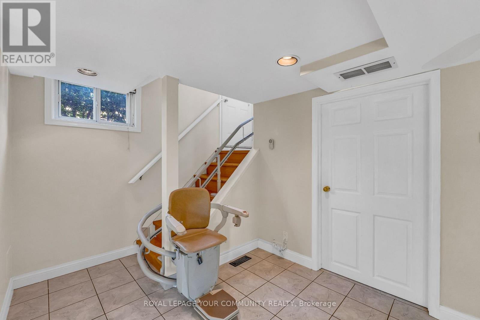 6 Hentob Court, Toronto, Ontario  M9V 2X1 - Photo 26 - W12400001