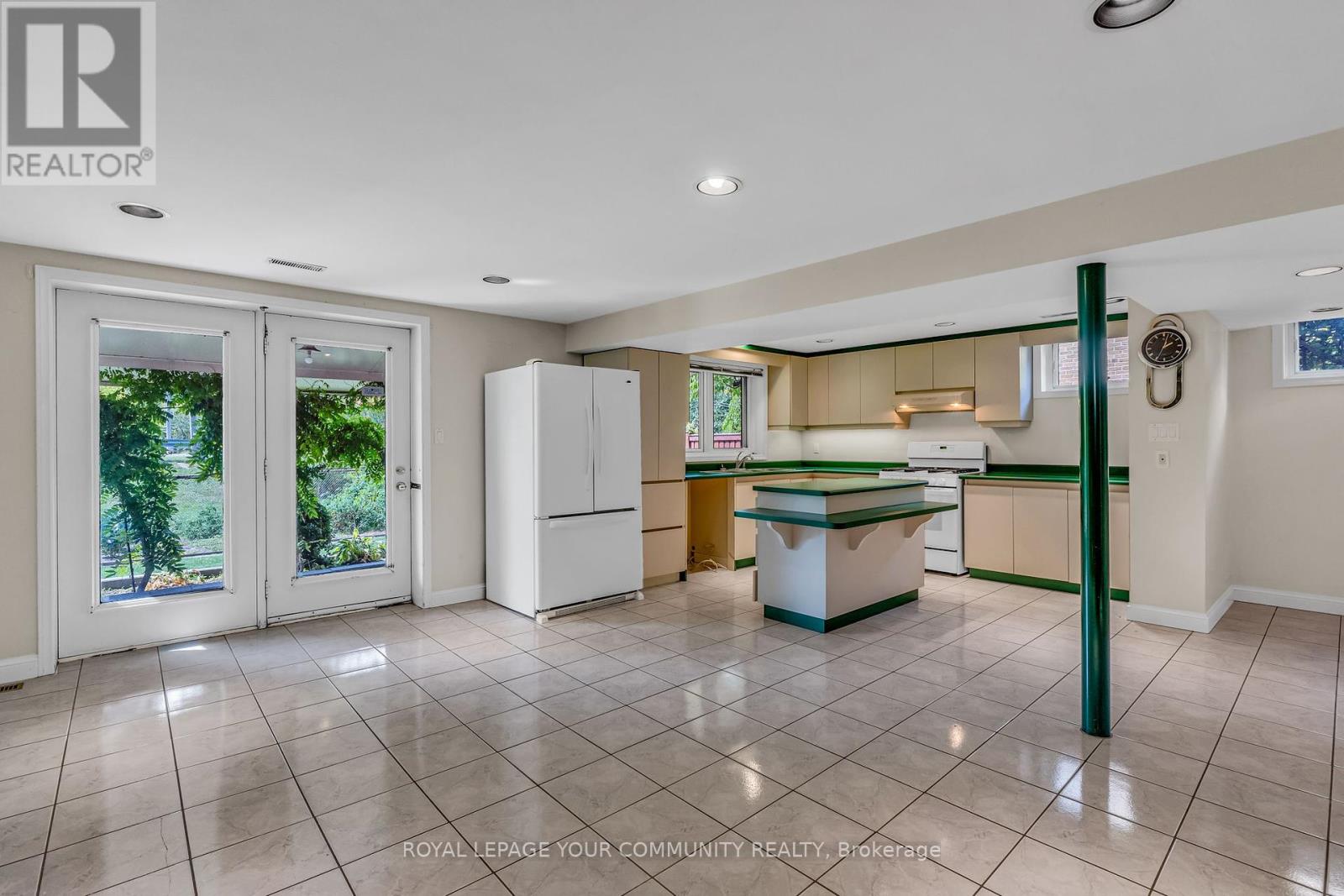 6 Hentob Court, Toronto, Ontario  M9V 2X1 - Photo 29 - W12400001