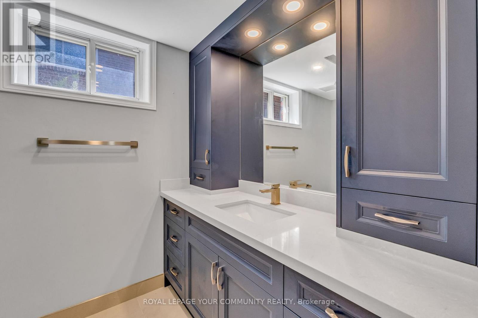 6 Hentob Court, Toronto, Ontario  M9V 2X1 - Photo 35 - W12400001