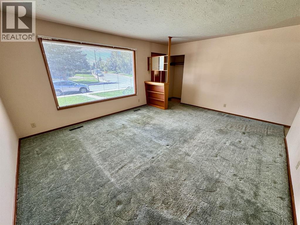 Property at 1025 25 Street S image 4