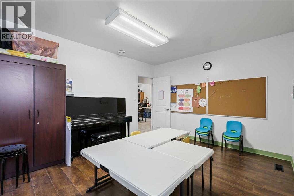 232 8a Street Ne, Calgary, Alberta  T2E 4J1 - Photo 30 - A2189062