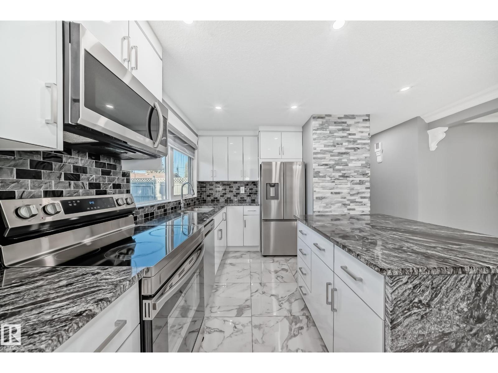 8811 130a Av Nw, Edmonton, Alberta  T5E 0V7 - Photo 8 - E4458959