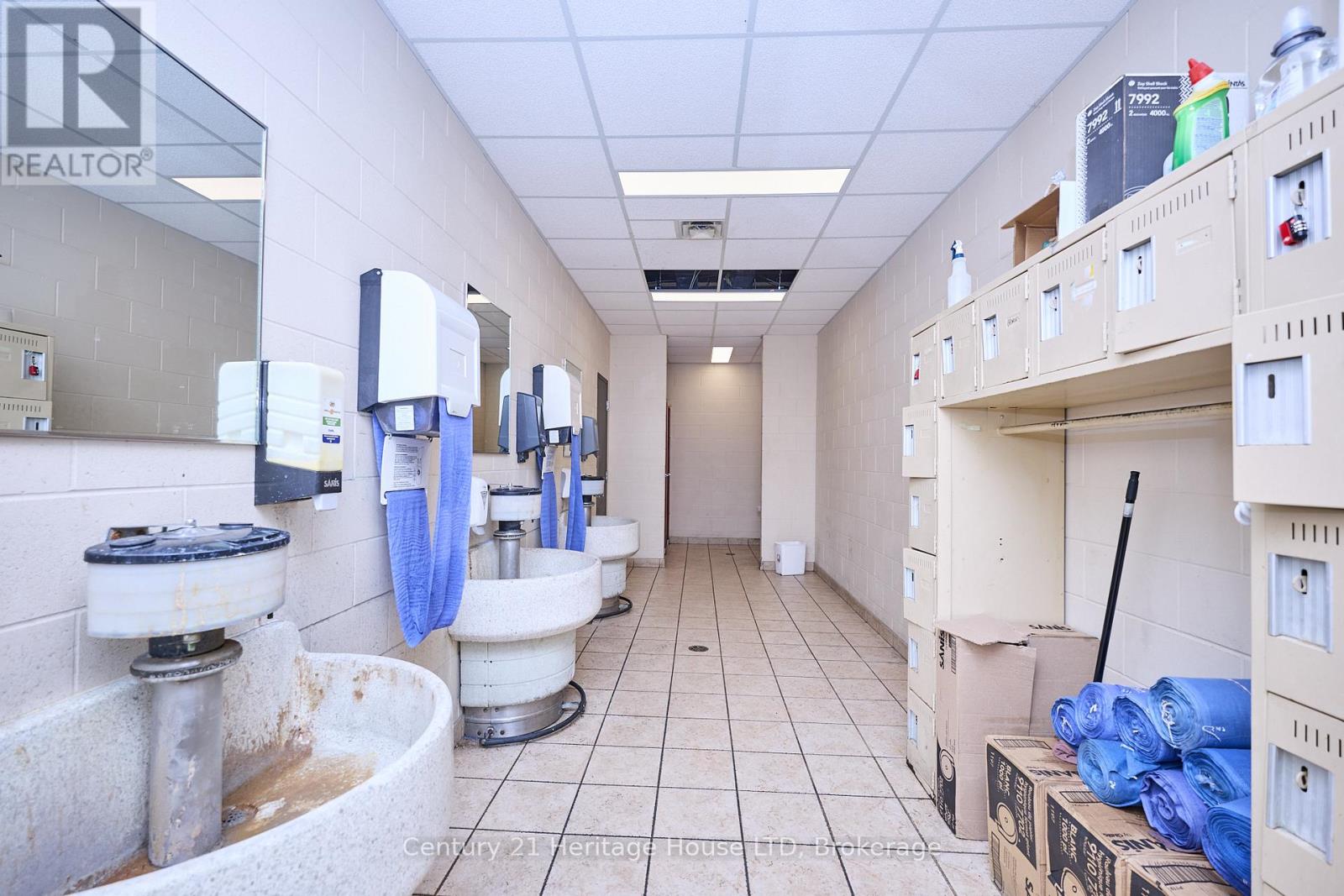 1767 Pettit Road, Fort Erie (Bowen), Ontario  L2A 5M4 - Photo 12 - X12419017