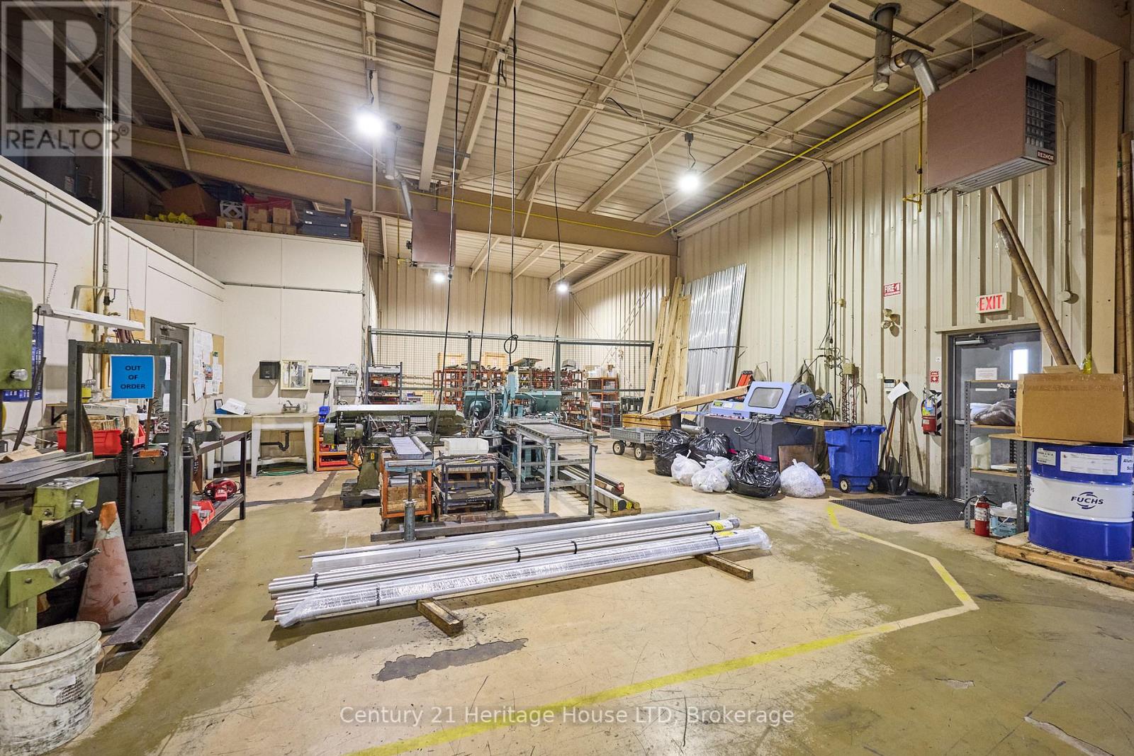 1767 Pettit Road, Fort Erie (Bowen), Ontario  L2A 5M4 - Photo 9 - X12419017