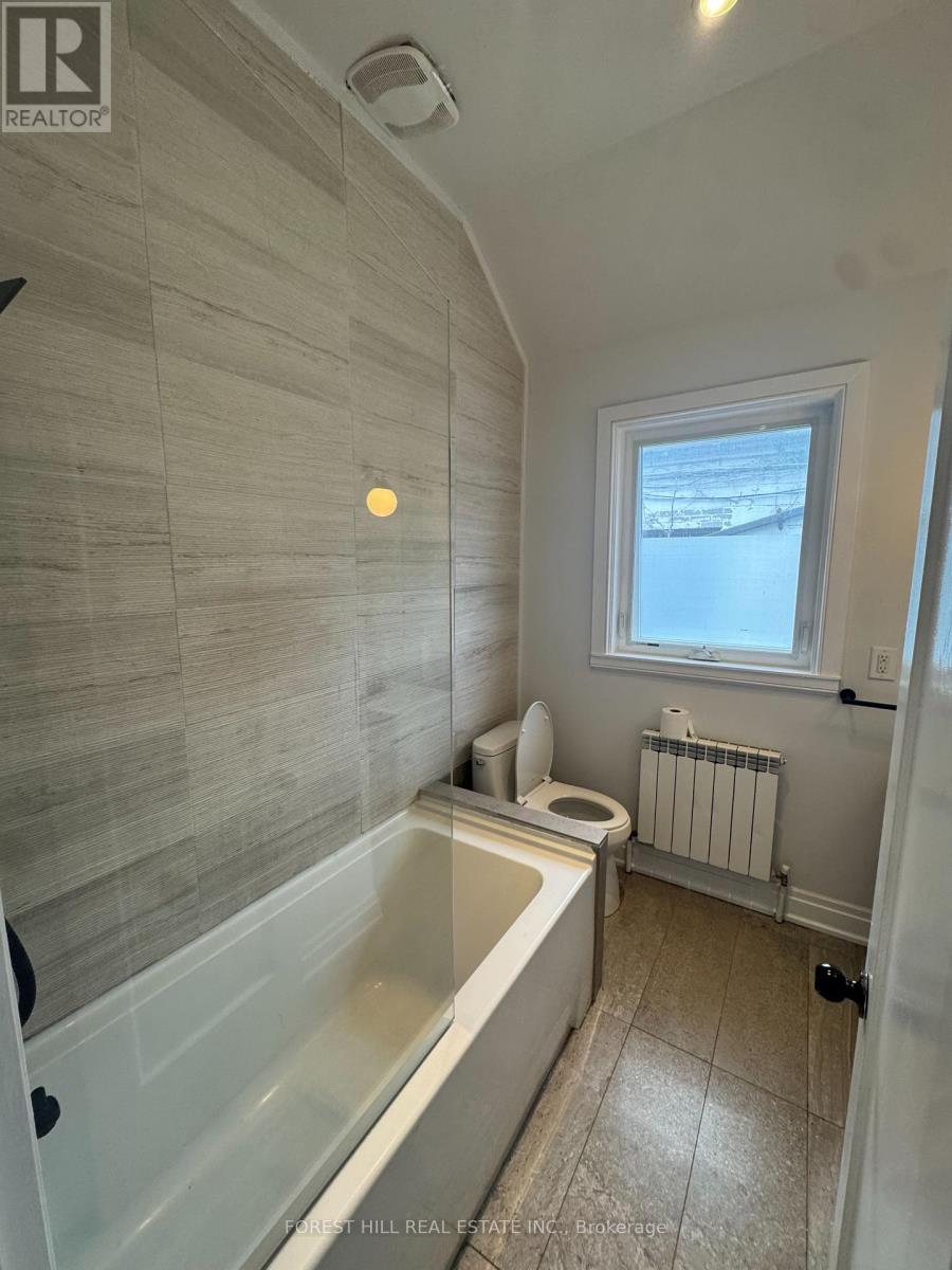 194 Roe Avenue, Toronto, Ontario  M5M 2J2 - Photo 6 - C12419692