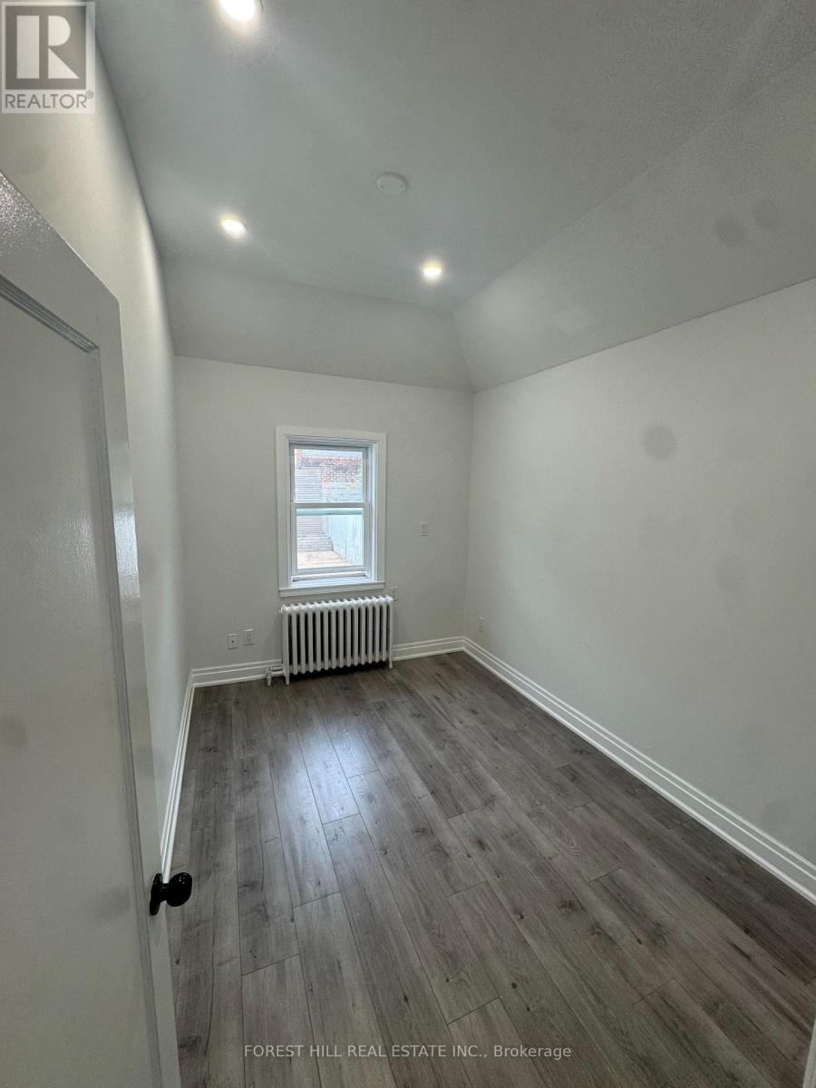 194 Roe Avenue, Toronto, Ontario  M5M 2J2 - Photo 8 - C12419692