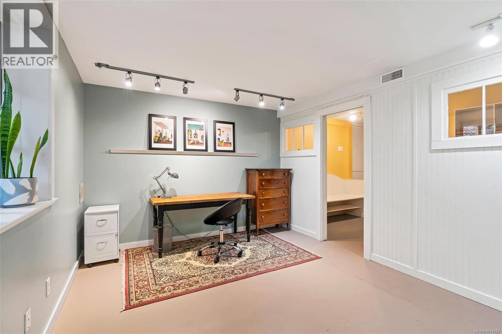 Property at 4758 Fairbridge Dr image 3