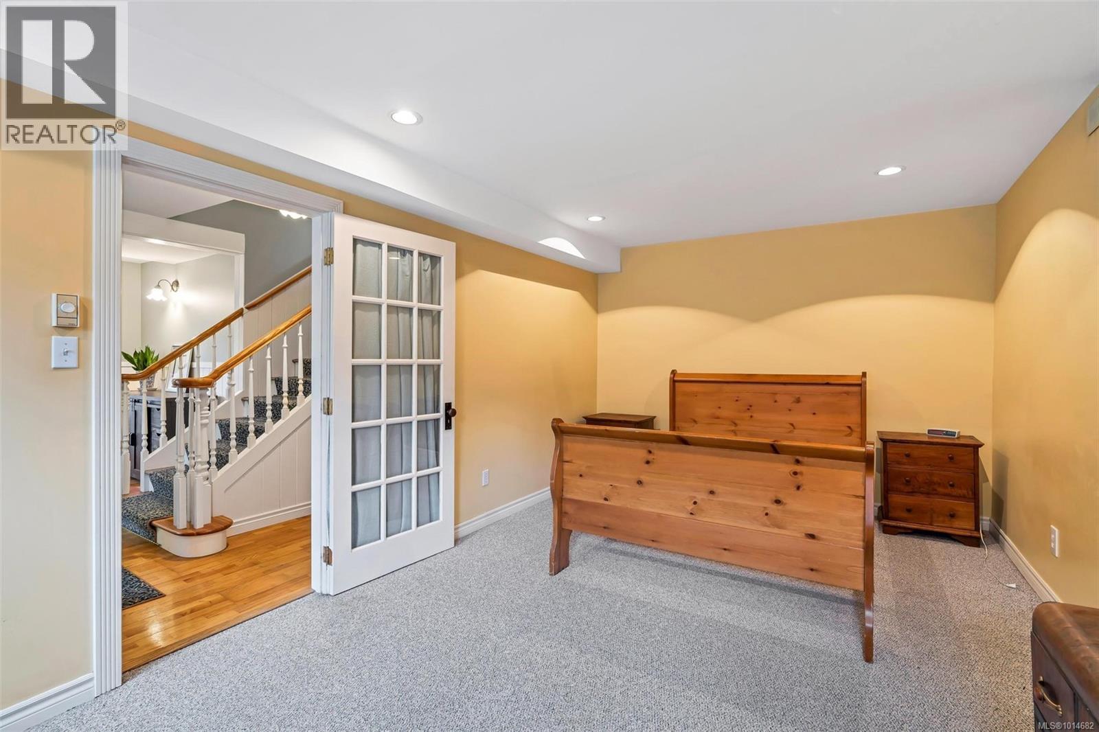 Property at 4758 Fairbridge Dr image 2