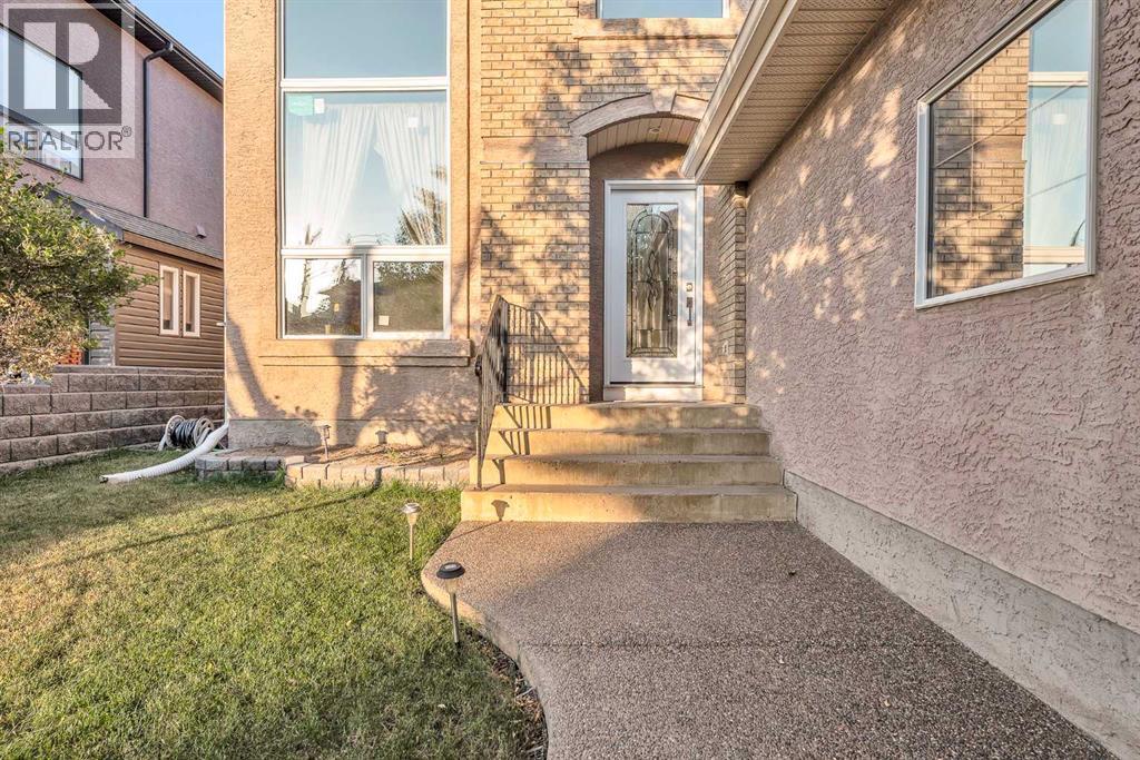 109 Royal Crest Terrace Nw, Calgary, Alberta  T3G 4M2 - Photo 3 - A2258958
