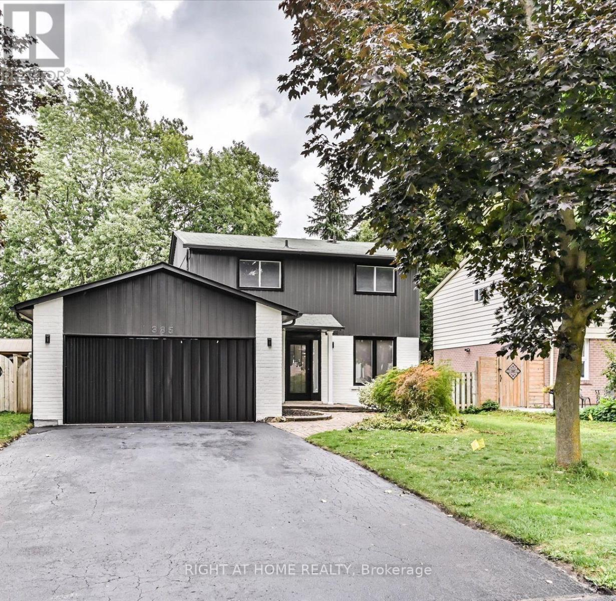 385 BORDEN AVENUE, Newmarket, Ontario