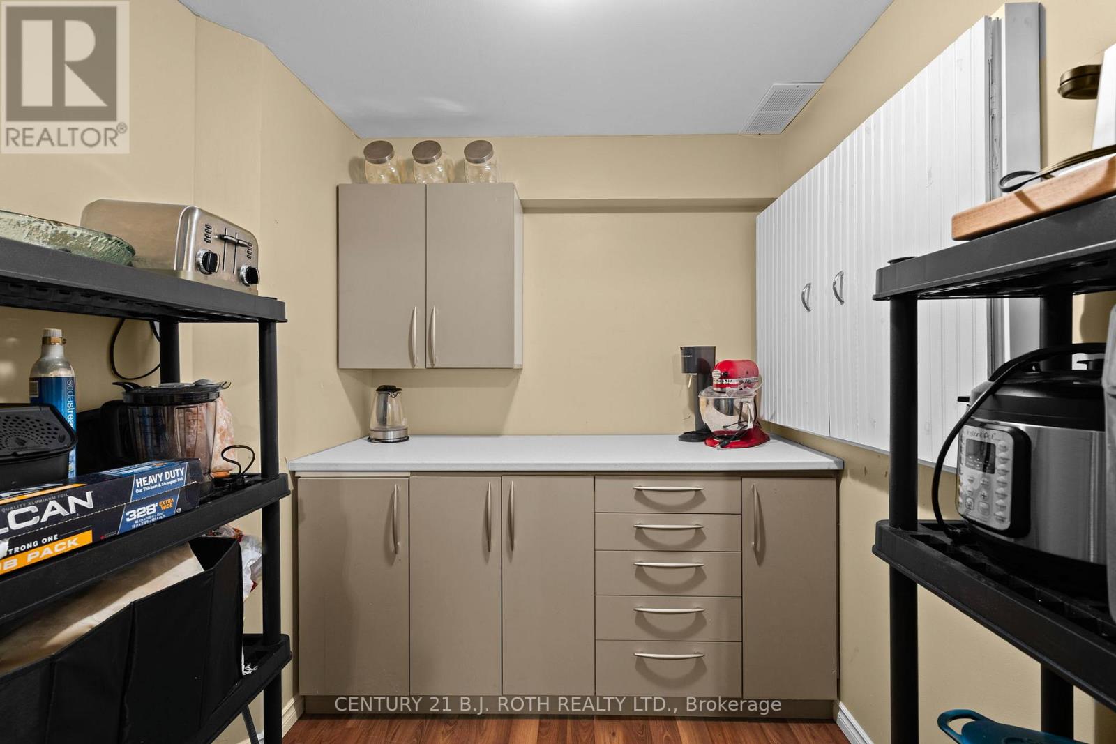 181 Banting Crescent, Essa, Ontario  L0M 1B6 - Photo 25 - N12419667