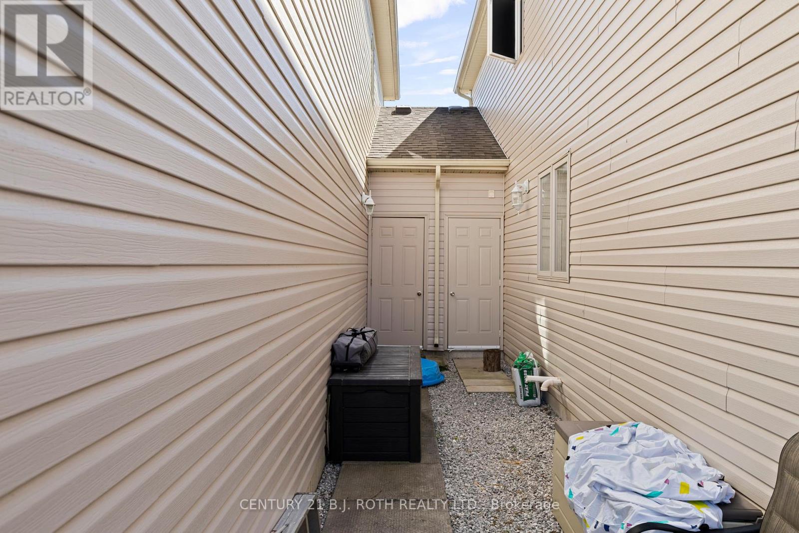 181 Banting Crescent, Essa, Ontario  L0M 1B6 - Photo 34 - N12419667