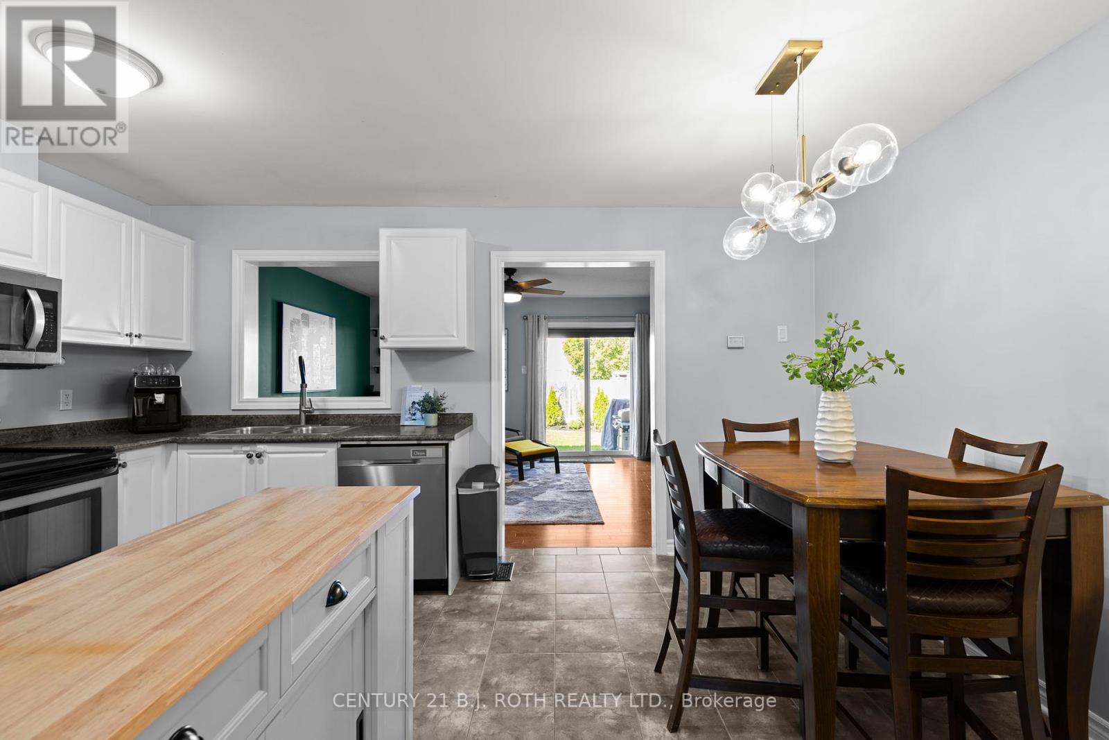 181 Banting Crescent, Essa, Ontario  L0M 1B6 - Photo 6 - N12419667