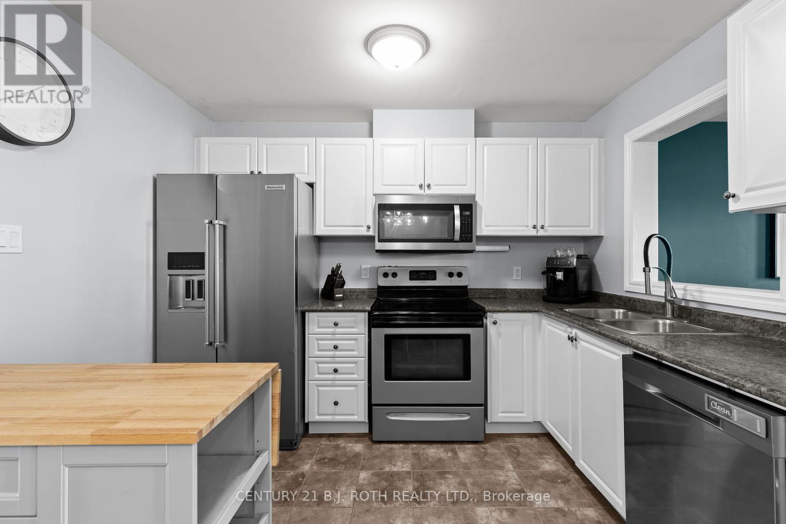 181 Banting Crescent, Essa, Ontario  L0M 1B6 - Photo 7 - N12419667