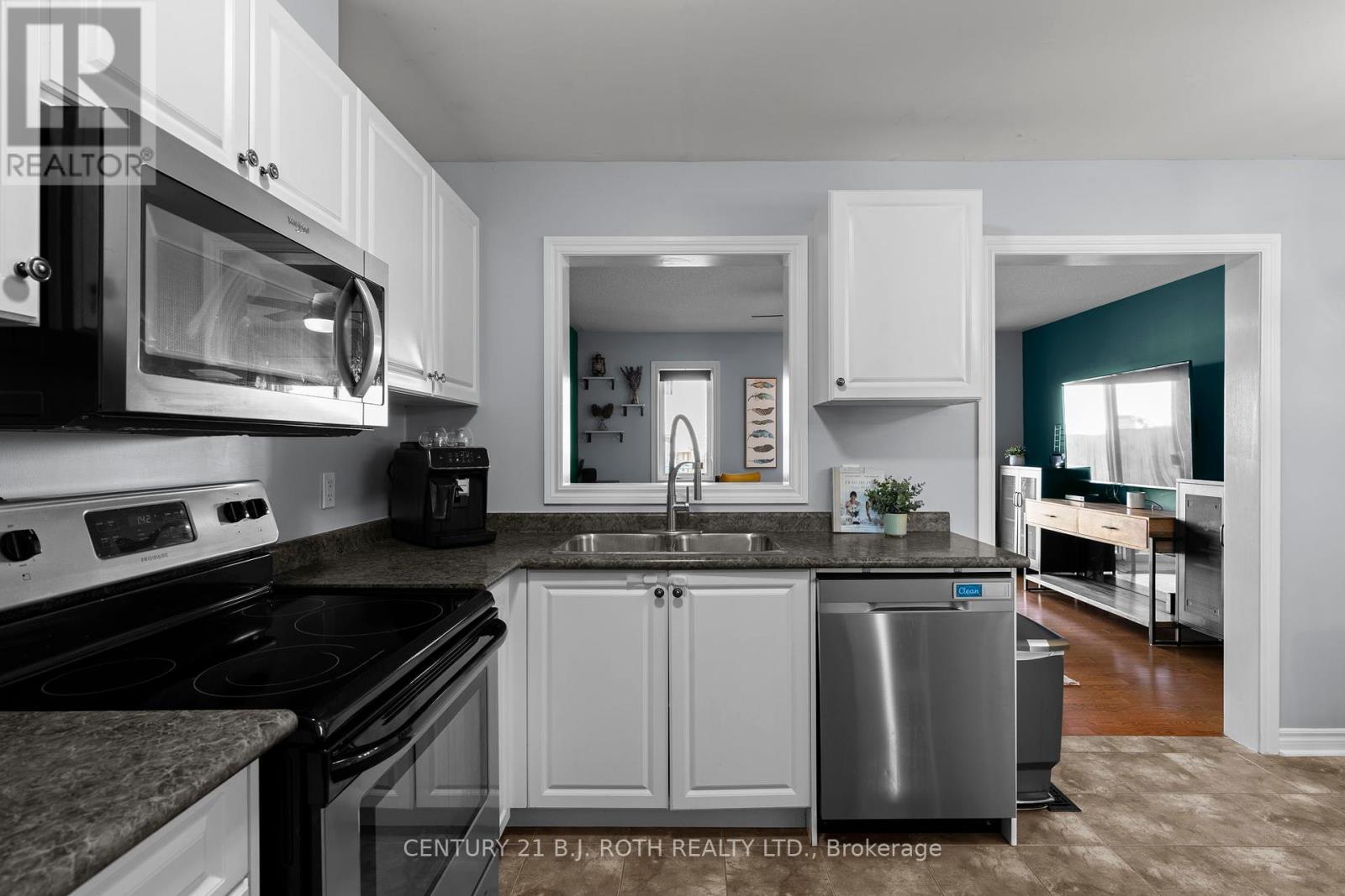 181 Banting Crescent, Essa, Ontario  L0M 1B6 - Photo 9 - N12419667