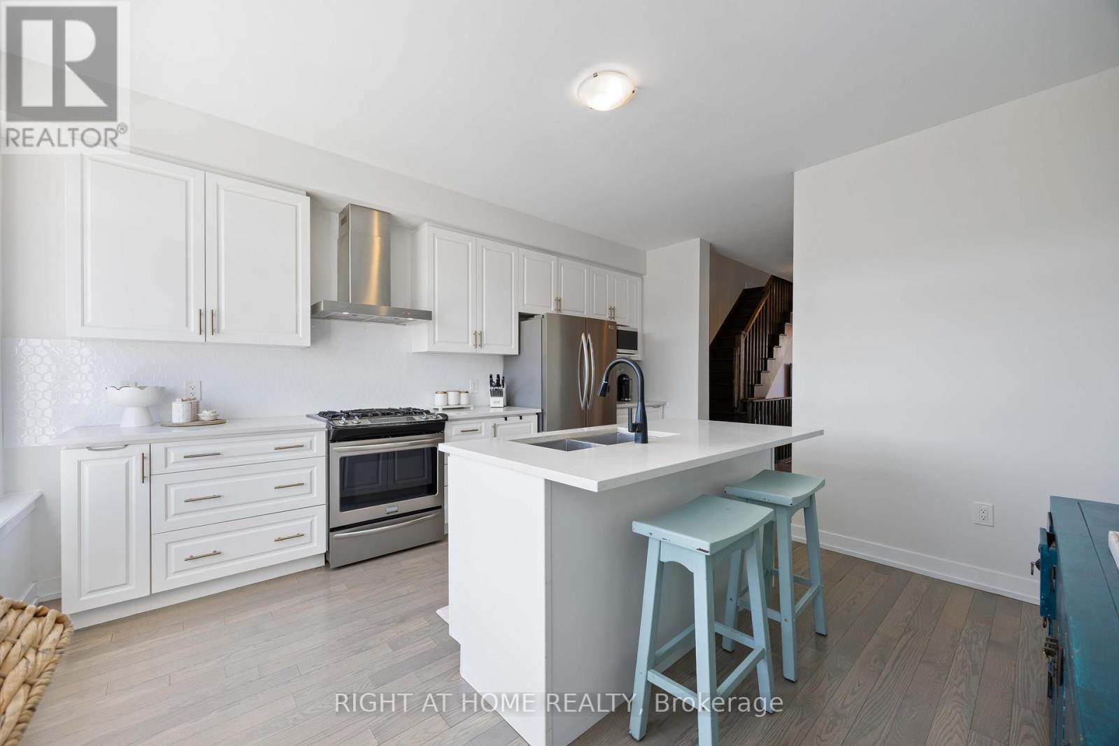 50 Troon Avenue, Vaughan (Maple), Ontario  L6A 4Z2 - Photo 13 - N12419677