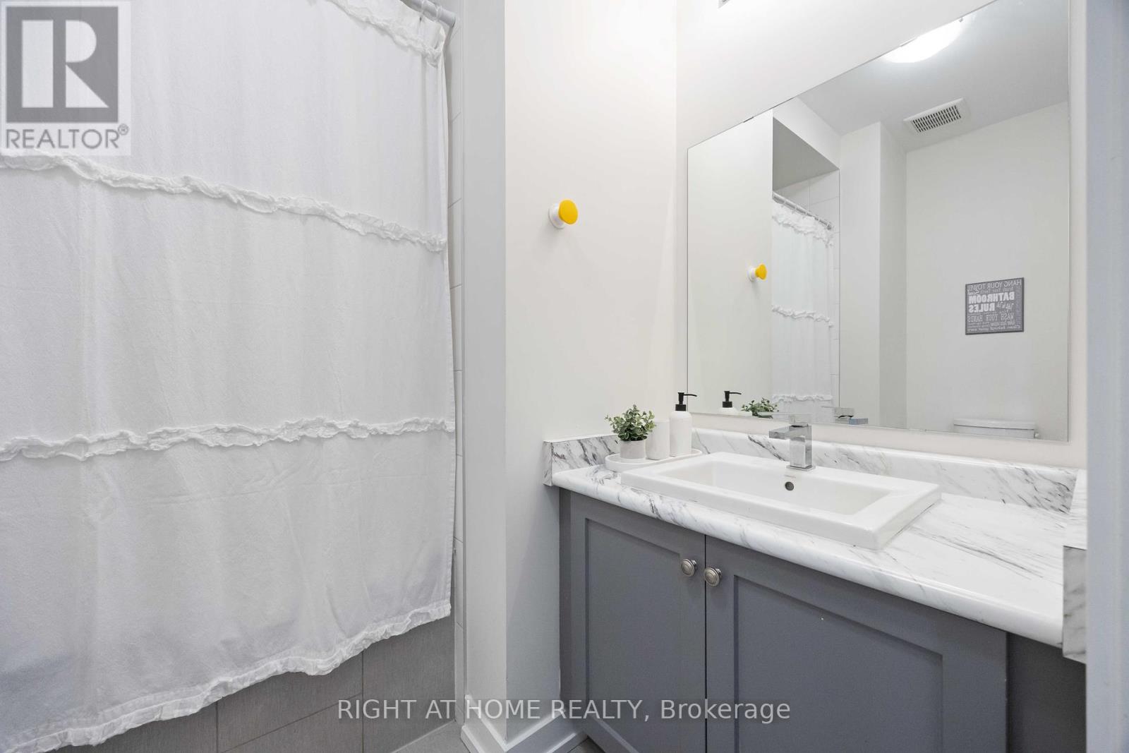 50 Troon Avenue, Vaughan (Maple), Ontario  L6A 4Z2 - Photo 20 - N12419677
