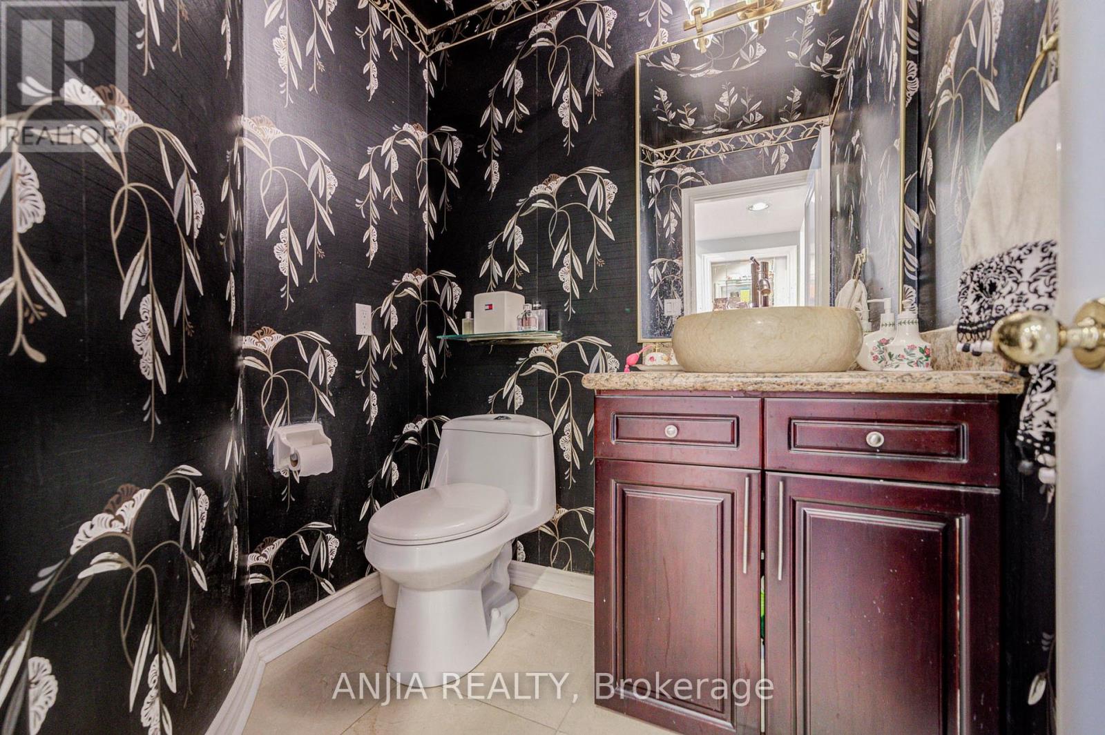 28 Edmund Crescent, Richmond Hill, Ontario  L4B 2X8 - Photo 21 - N12419697