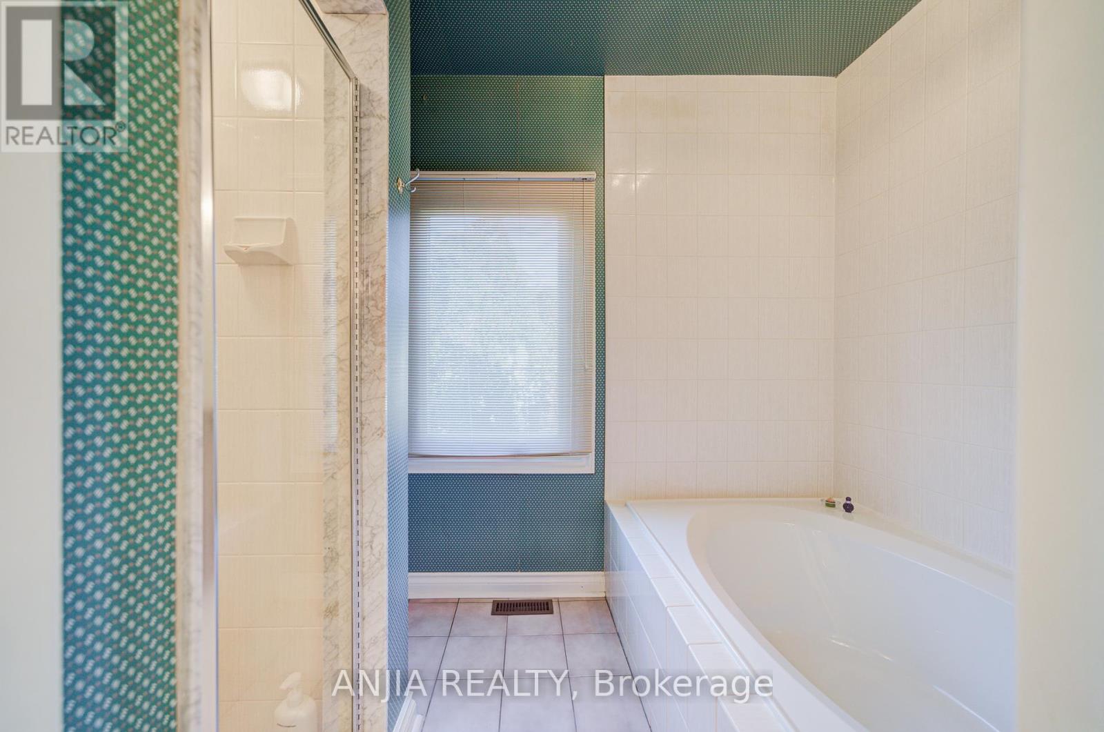 28 Edmund Crescent, Richmond Hill, Ontario  L4B 2X8 - Photo 35 - N12419697