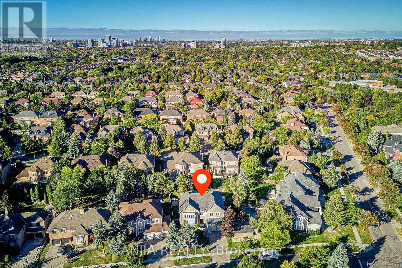 28 Edmund Crescent, Richmond Hill, Ontario  L4B 2X8 - Photo 4 - N12419697